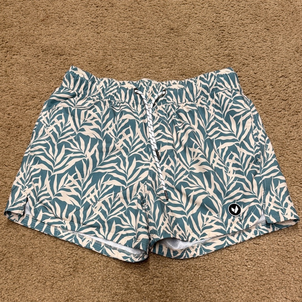 Novel women board shorts. Medium